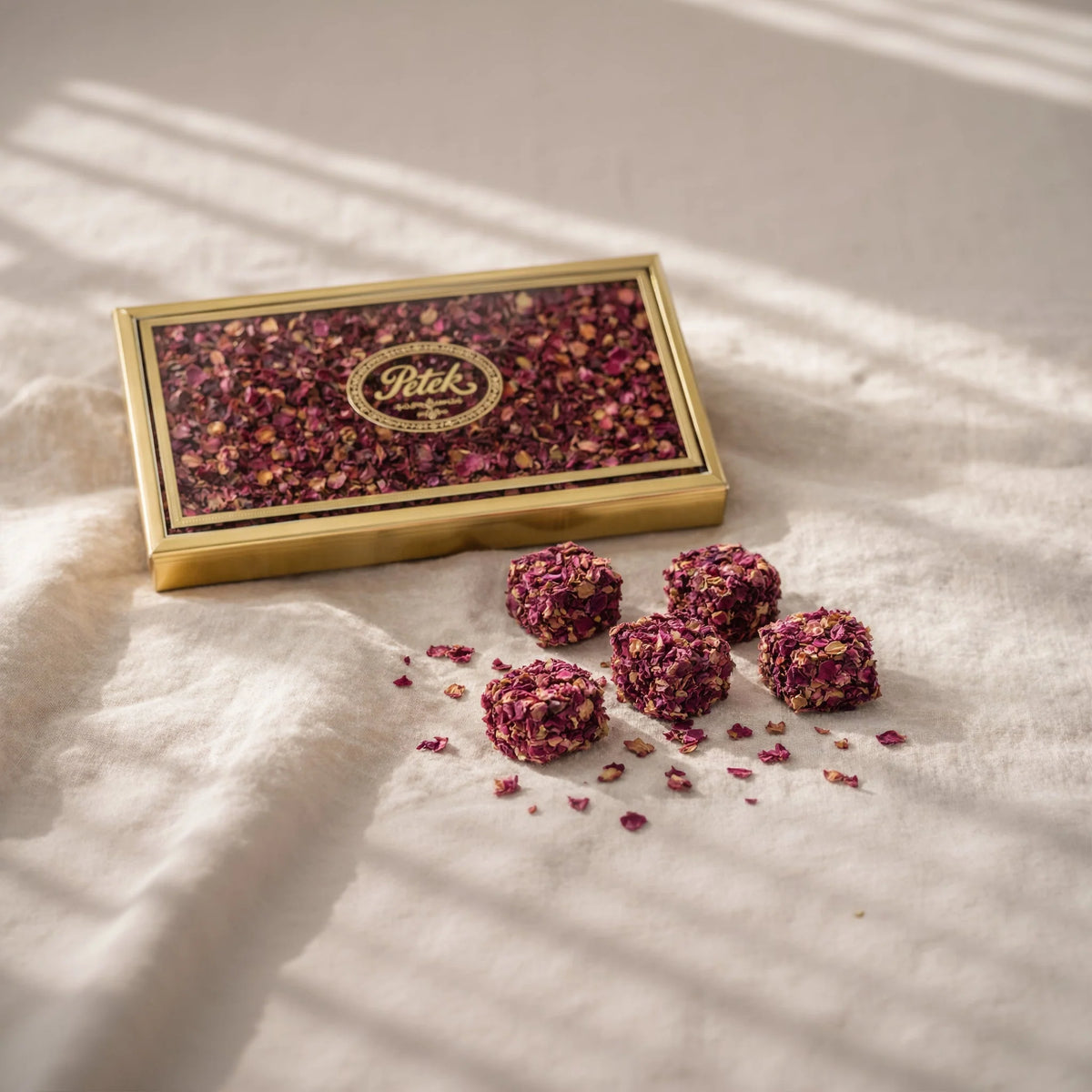 Petek 1942 Turkish Delight with Rose Petals Gourmet Box 550g (19.40 oz) - Exporgin | Türkiye Comes to You
